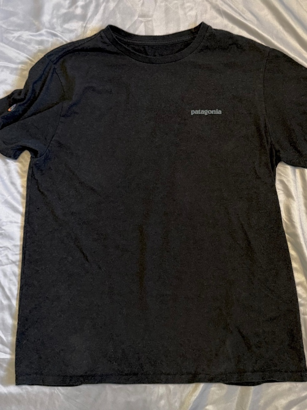 Patagonia P-6 Dark Grey Responsibili-Tee ~ Men's Medium EUC